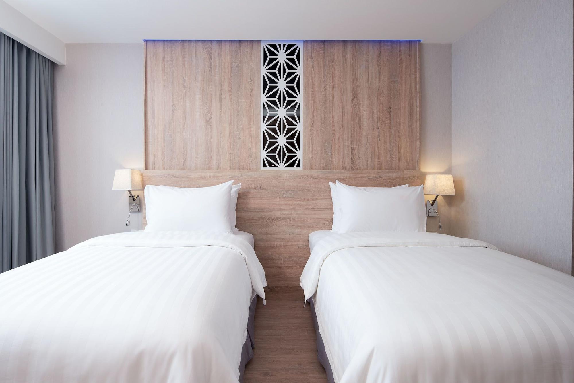 Rodina Beach Hotel Jomtien Beach Exterior photo